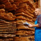 1m3 desek – ile to sztuk? Kalkulator drewna