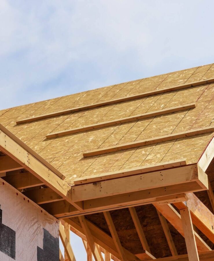 Łączenie krokwi na zakładkę – na czym polega? Wyjaśnienie