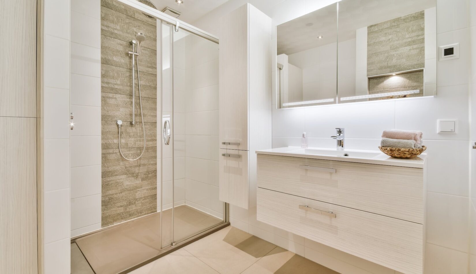 Montaż kabiny z brodzikiem – cena w 2025 roku