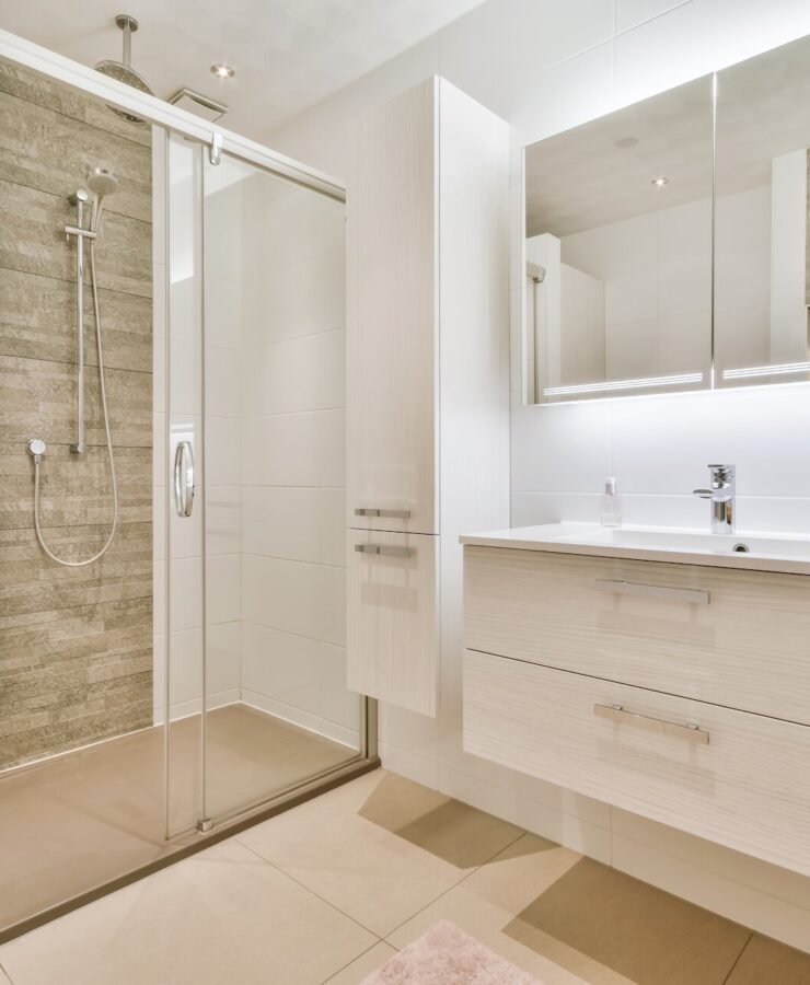 Montaż kabiny z brodzikiem – cena w 2025 roku