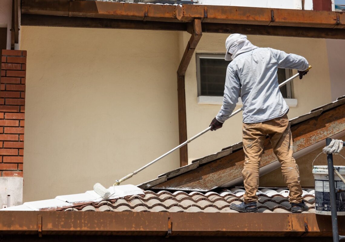 Malowanie dachu – cena w 2025 roku. Podsumowanie kosztów