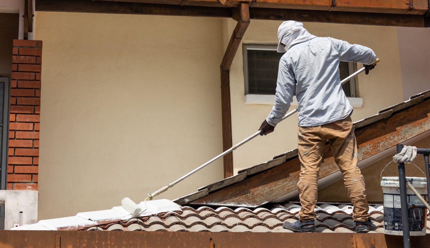 Malowanie dachu – cena w 2025 roku. Podsumowanie kosztów