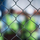 Montaż siatki ogrodzeniowej krok po kroku – instrukcja