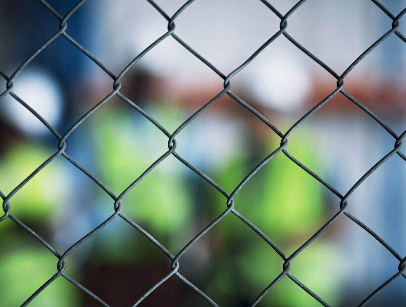 Montaż siatki ogrodzeniowej krok po kroku – instrukcja