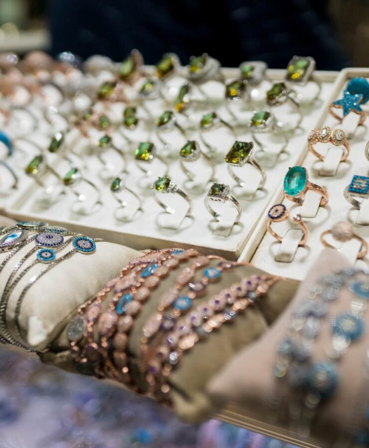 Profesjonalny sklep z biżuterią – co czeka na Ciebie w asortymencie?