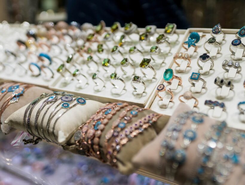 Profesjonalny sklep z biżuterią – co czeka na Ciebie w asortymencie?